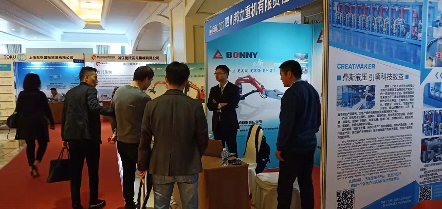 報廢汽車(chē)拆解機現場(chǎng)交流.jpg