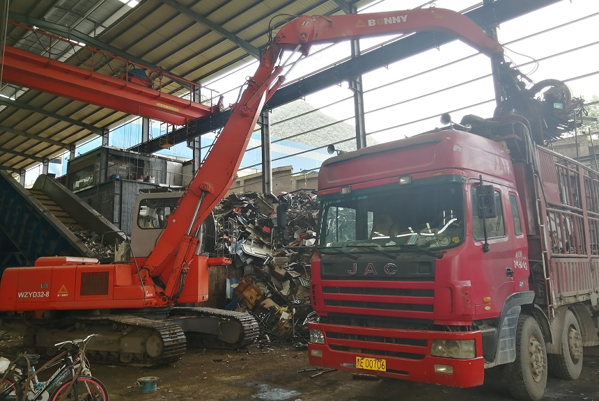 32噸電動(dòng)抓鋼機.jpg